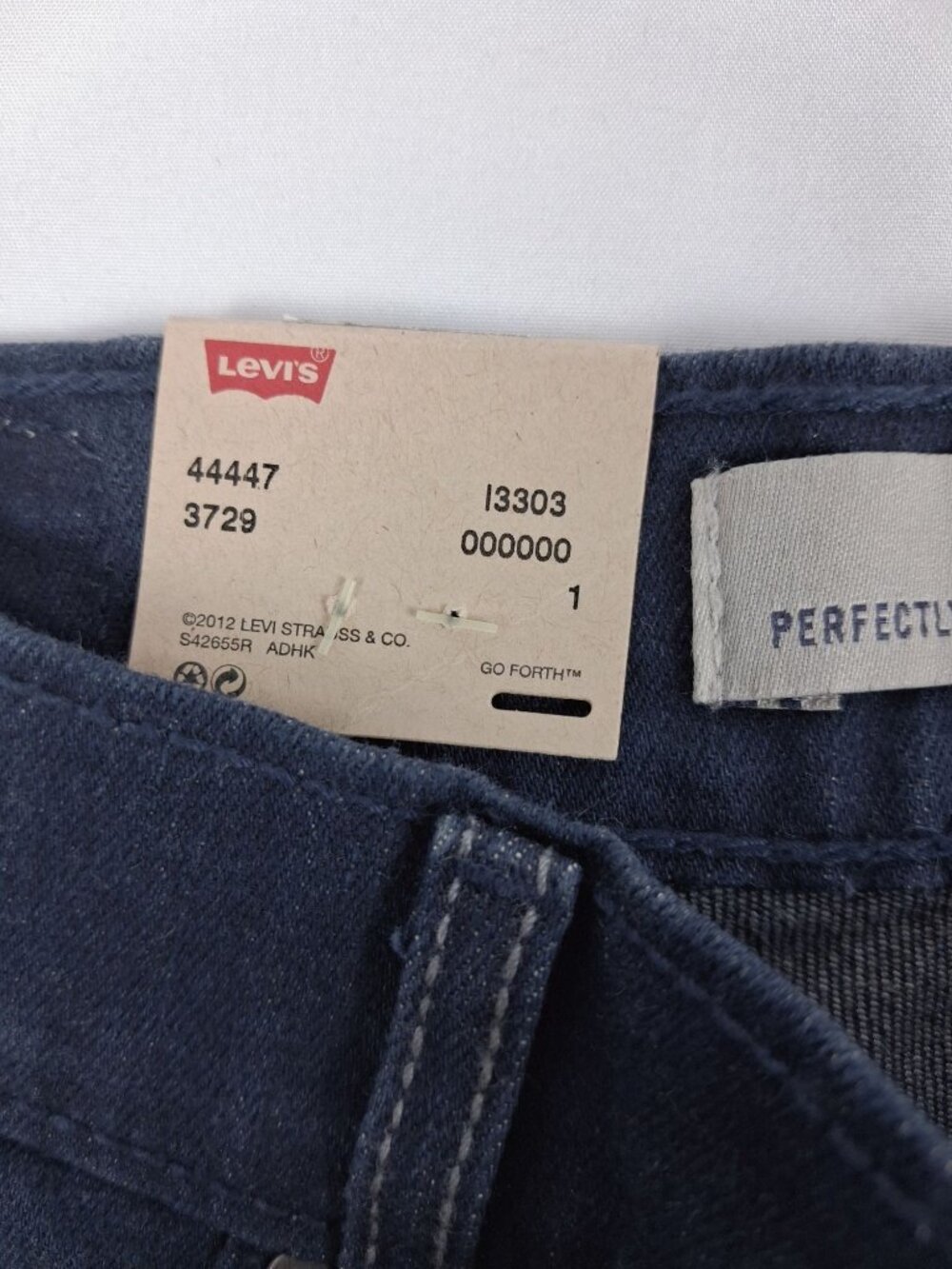 Levis Womens 512 Bootcut Perfectly Slimming Jeans 2M (24x31) Dark Wash Denim NWT - Picture 8 of 16